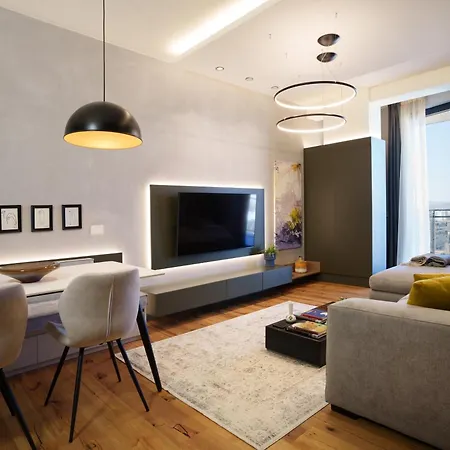 Ee Homes - Curated Design & Skyline Views アパート