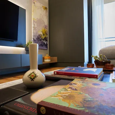 Ee Homes - Curated Design & Skyline Views تيرانا