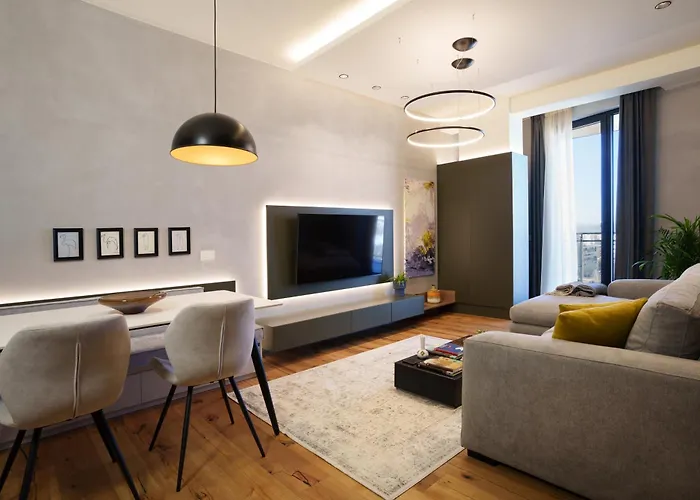 Ee Homes - Curated Design & Skyline Views アパート