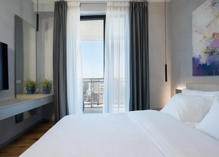 アパート Ee Homes - Curated Design & Skyline Views