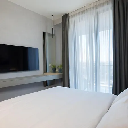 Ee Homes - Curated Design & Skyline Views 아파트